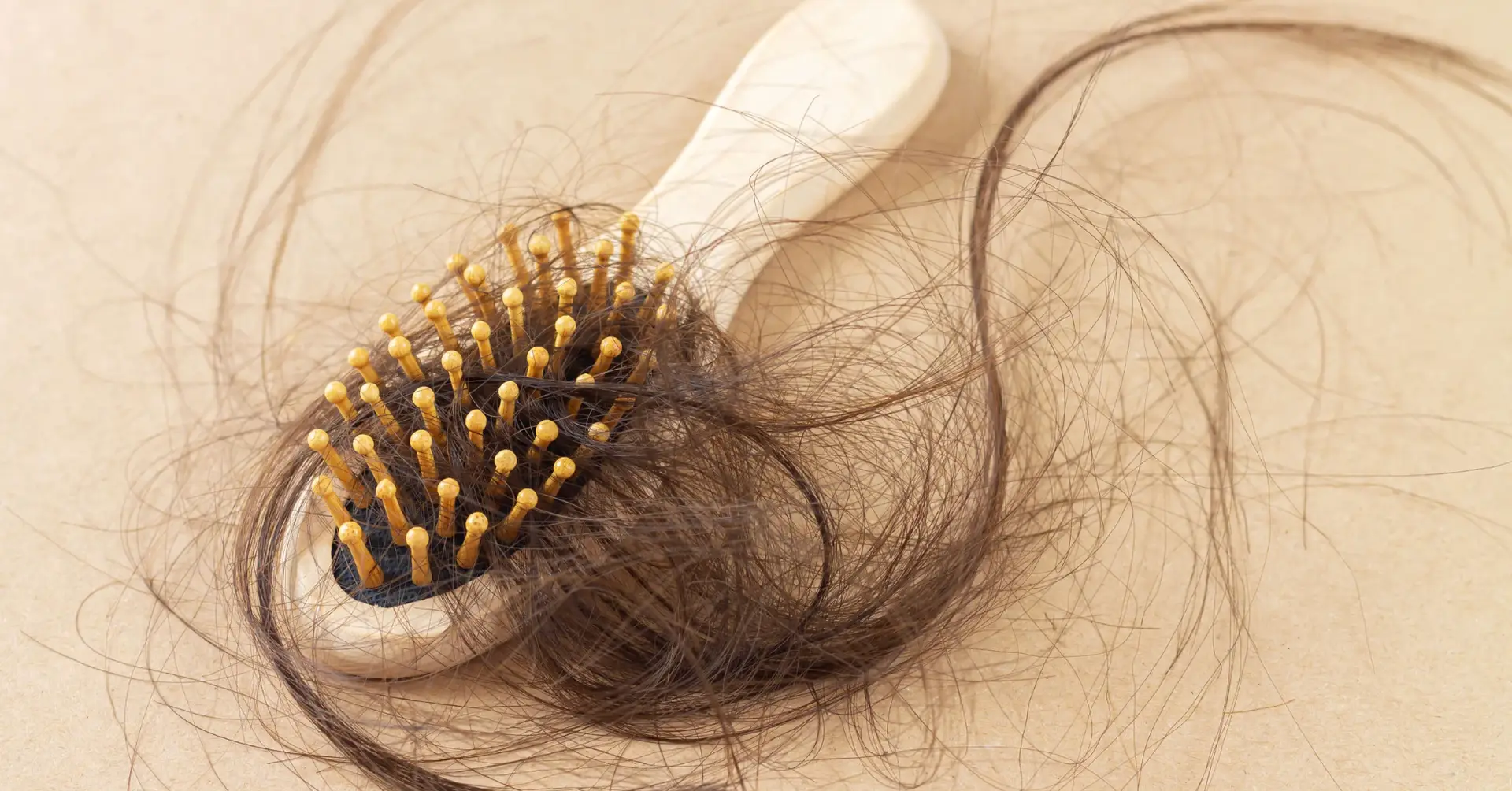 Queda de cabelo, cansaço, sintomas persistentes de hipotireoidismo